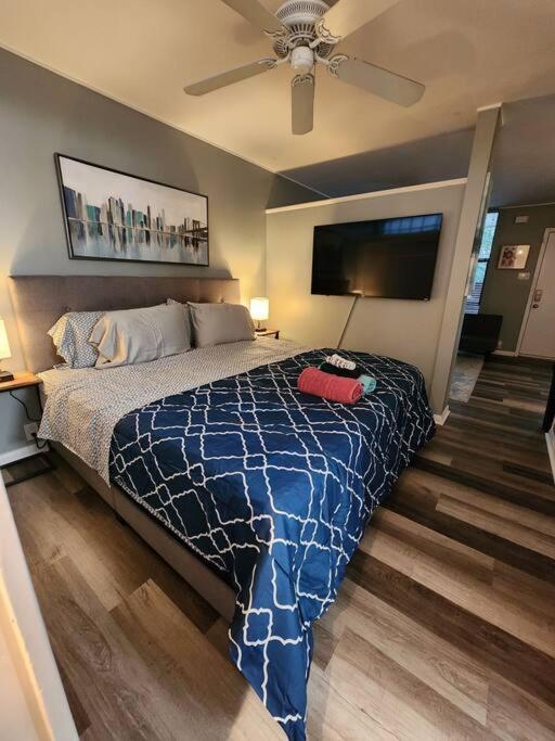 דירות יוסטון Blue Shark *W7* @ Montrose 1Br Private King Loft מראה חיצוני תמונה